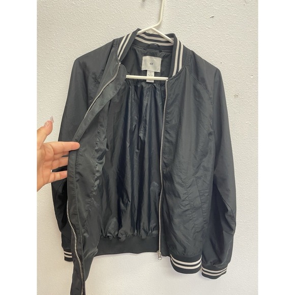 Black Bomber Jacket Men's Size M Lightweight Zip Up Streetwear Minimal H&M Style - Picture 3 of 4